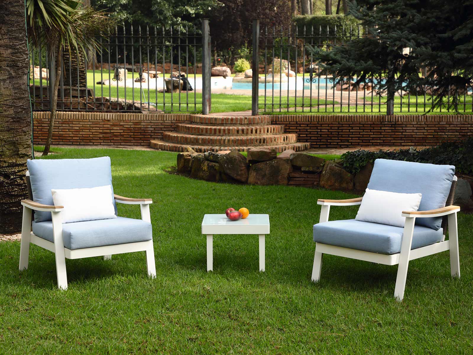 Muebles jardín Cartagena, sofá exterior con cojines impermeables, muebles de terraza modernos Murcia, mesa jardín aluminio Murcia, tumbona madera teca Cartagena, silla cuerda para terraza, iluminación exterior diseño moderno, barbacoas weber Murcia, mobiliario exterior resistente al sol, conjunto exterior aluminio y cuerda, tumbona diseño moderno Murcia