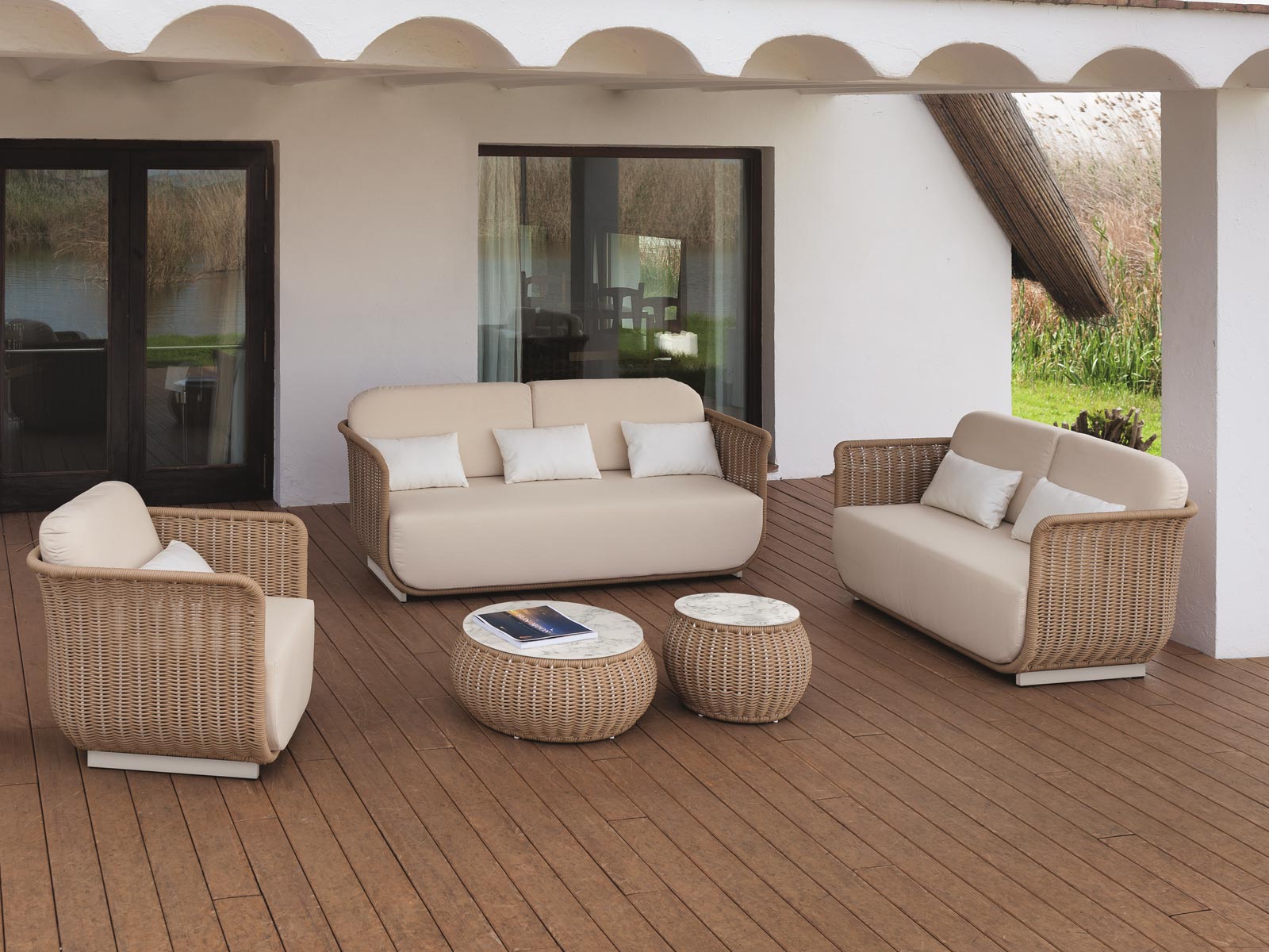 Muebles jardín Cartagena, sofá exterior con cojines impermeables, muebles de terraza modernos Murcia, mesa jardín aluminio Murcia, tumbona madera teca Cartagena, silla cuerda para terraza, iluminación exterior diseño moderno, barbacoas weber Murcia, mobiliario exterior resistente al sol, conjunto exterior aluminio y cuerda, tumbona diseño moderno Murcia