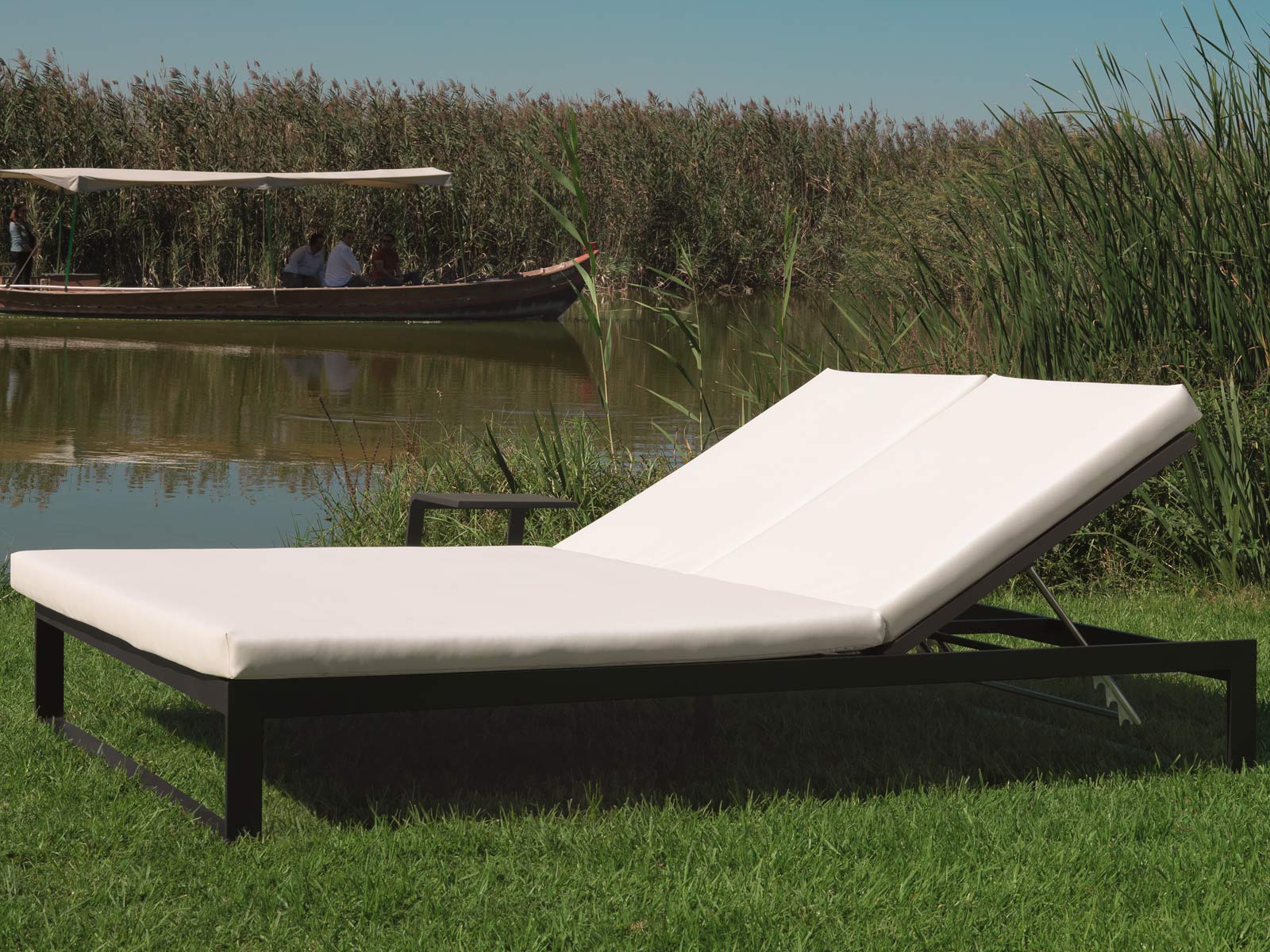 Muebles jardín Cartagena, sofá exterior con cojines impermeables, muebles de terraza modernos Murcia, mesa jardín aluminio Murcia, tumbona madera teca Cartagena, silla cuerda para terraza, iluminación exterior diseño moderno, barbacoas weber Murcia, mobiliario exterior resistente al sol, conjunto exterior aluminio y cuerda, tumbona diseño moderno Murcia